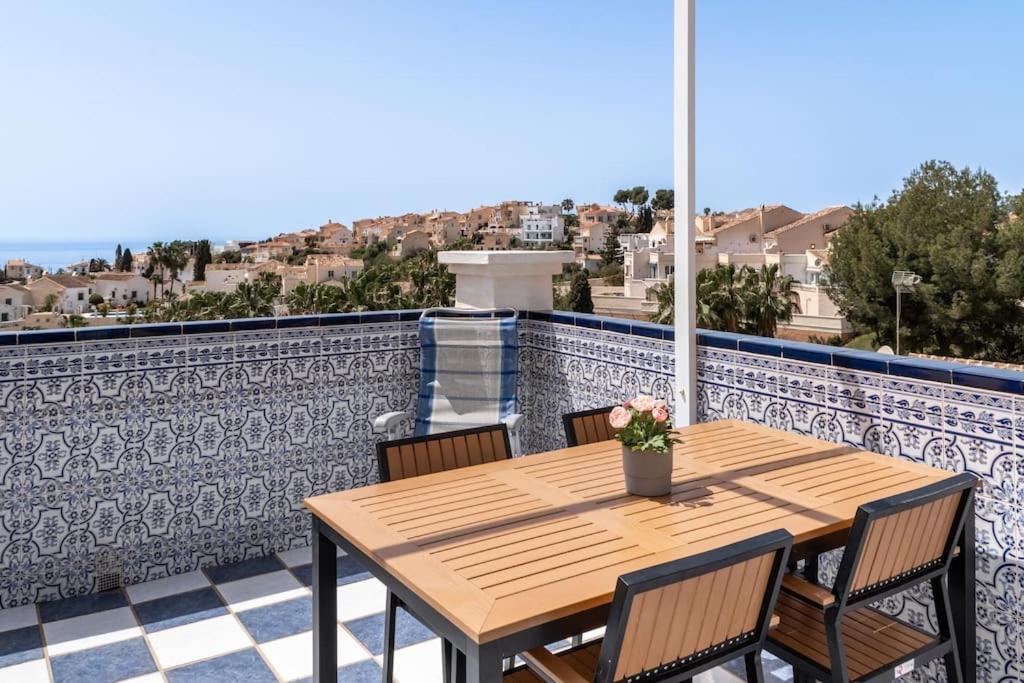 Oasis 16 Nerja Exterior foto